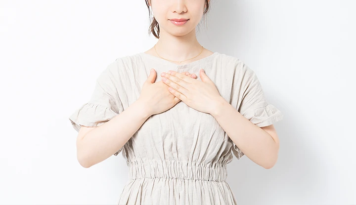 安心している女性